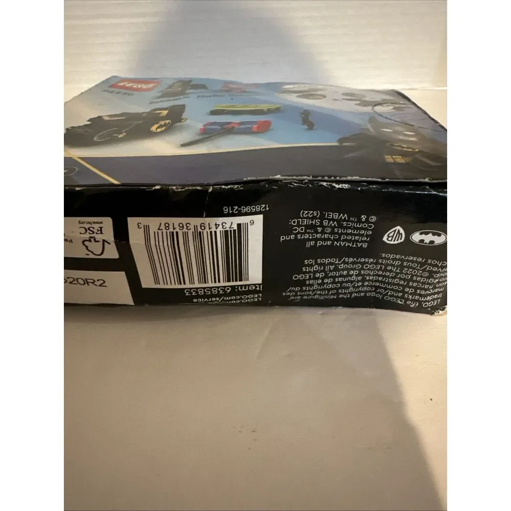 LEGO SUPER HEROES BATMAN VERSUS HARLEY QUINN SET NUMBER (76220) NEW WITH DAMAGE!
